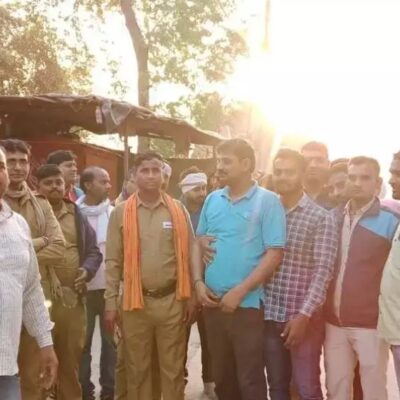 वाराणसी: बस चालकों ने की हड़ताल, सैलरी समेत विभिन्न मांगों को लेकर प्रदर्शन