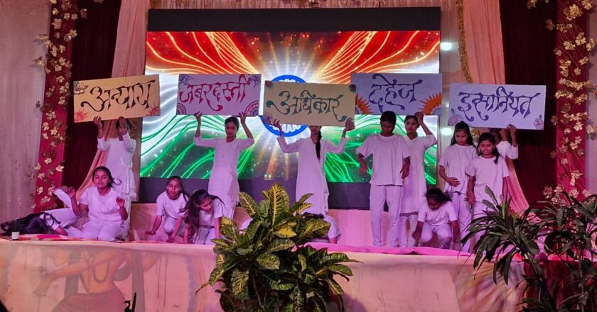 मिर्जापुर: पुलिस मॉडर्न स्कूल में धूमधाम से मनाया गया वार्षिकोत्सव, बच्चों ने मचाया धमाल