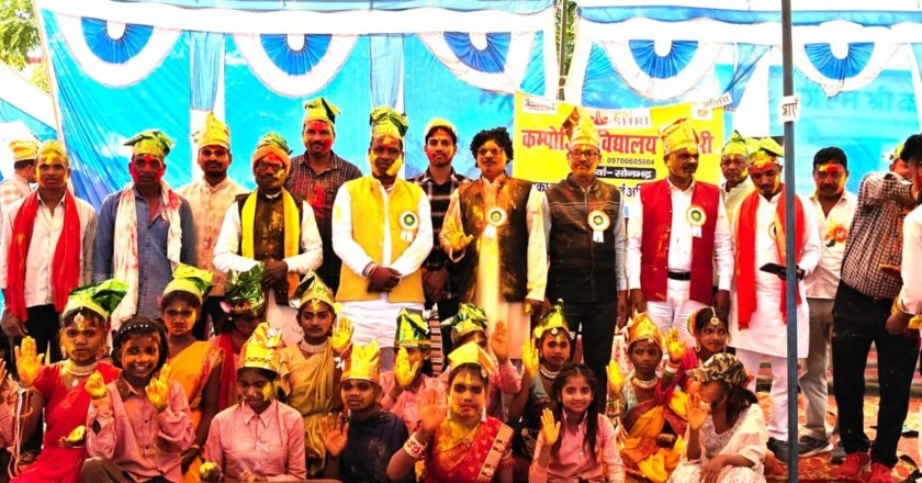 सोनभद्र: बाल बसंतोत्सव पर पीएम श्री पल्हारी स्कूल  में कक्षा आठ की विदाई के साथ बच्चों ने खेली होली