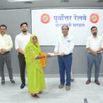 वाराणसी मंडल से सेवानिवृत होने वाले 13 कर्मचारियों को रु 4,53,53,766 का समापक भुगतान